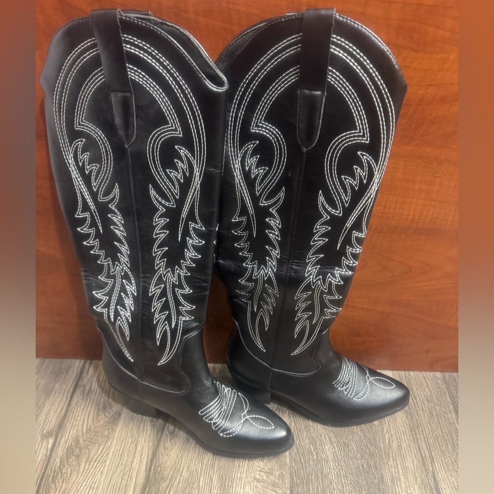 Black Western Cowboy Boots with White Stitching